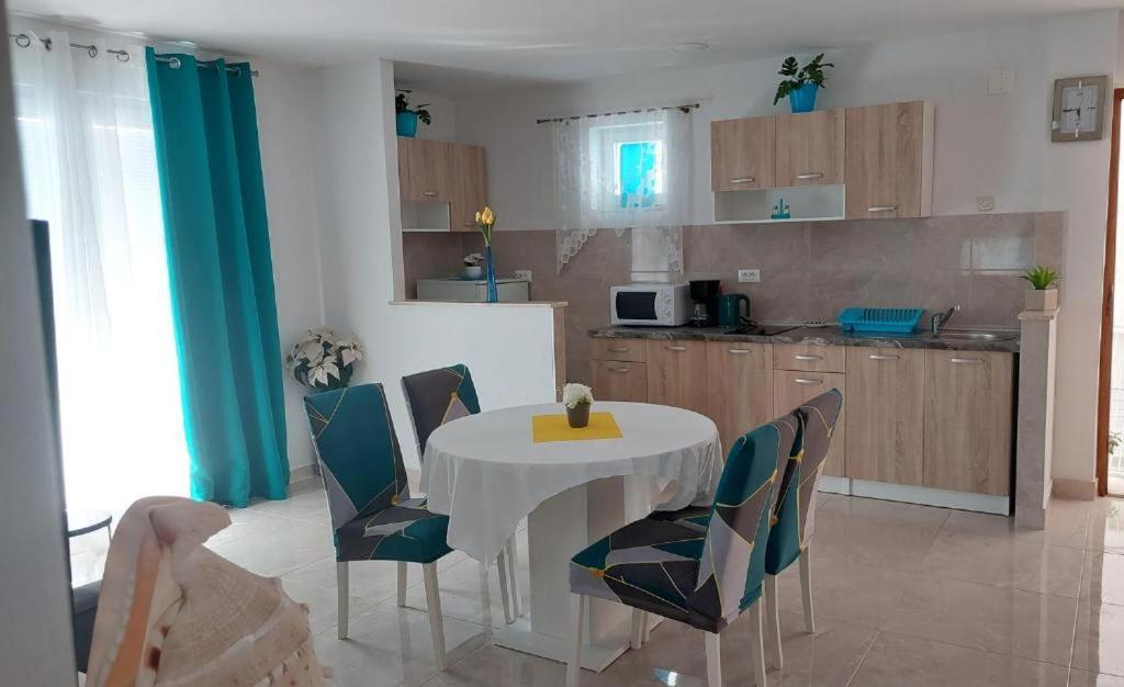 Apartments Mestral Baška Voda Zewnętrze zdjęcie